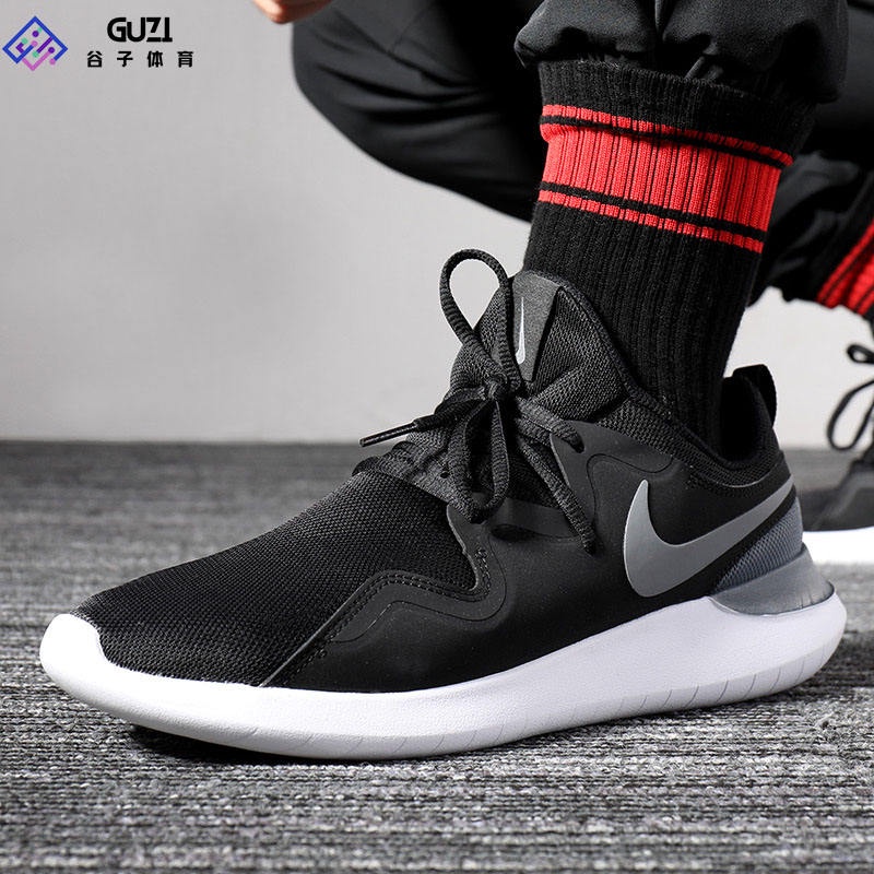 Nike tessen cheap on feet