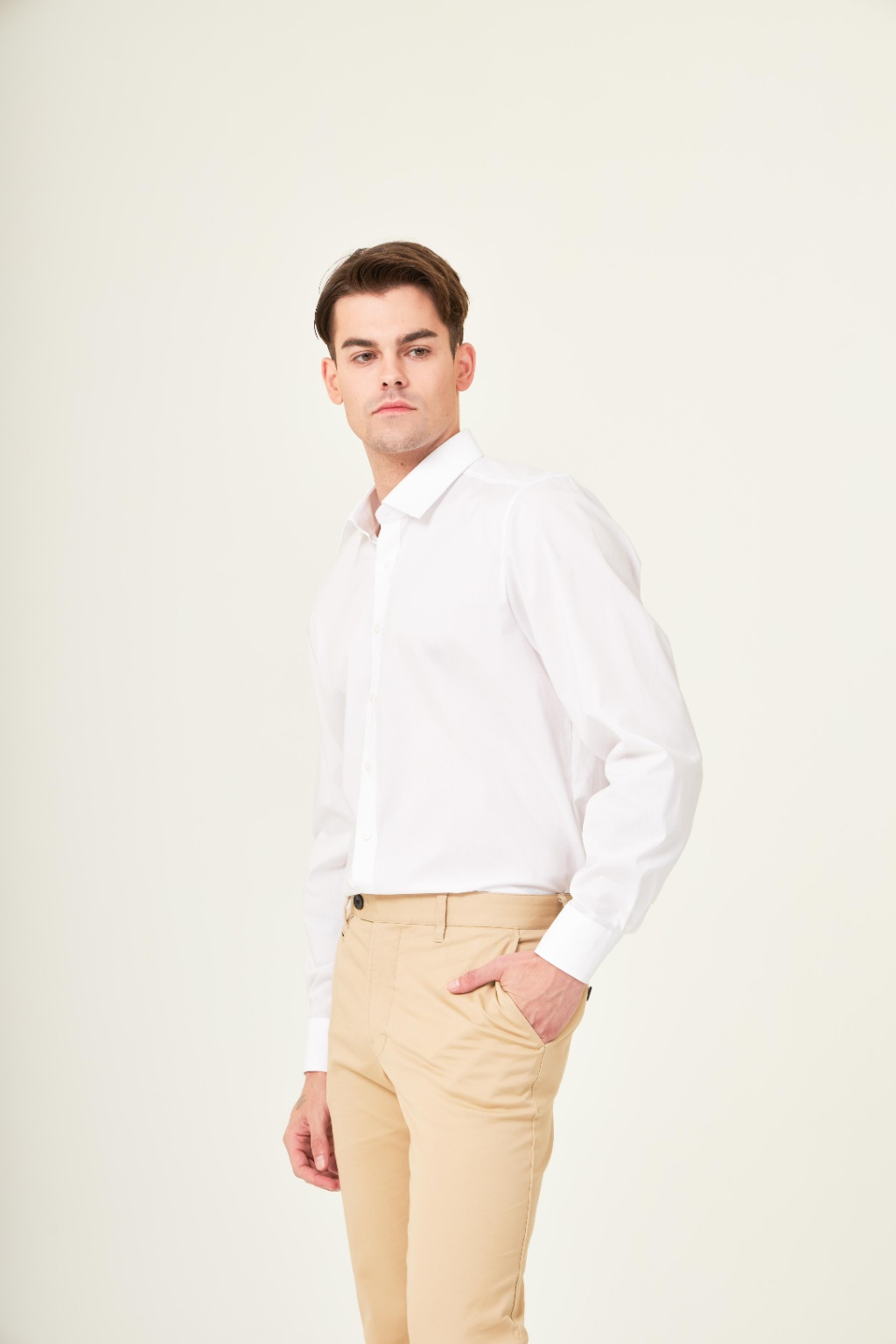 เกี่ยวกับ OLYMP Level Five Shirt เสื้อเชิ้ตชาย สีขาว ผ้าเรียบ ทรงพอดีตัว ยืดหยุ่นได้ดี รีดง่าย