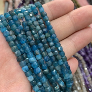 บลูอพาไทด์ Blue Apatite ทรงลูกบาศก์ 4*4 มิล เส้นยาว