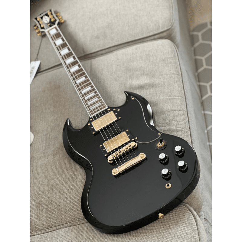 soloking-sg60-in-black-beauty-with-gold-hardware