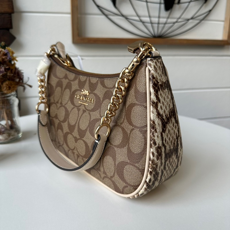 แท้-พร้อมส่ง-coach-cc323-teri-shoulder-bag-in-signature-canvas