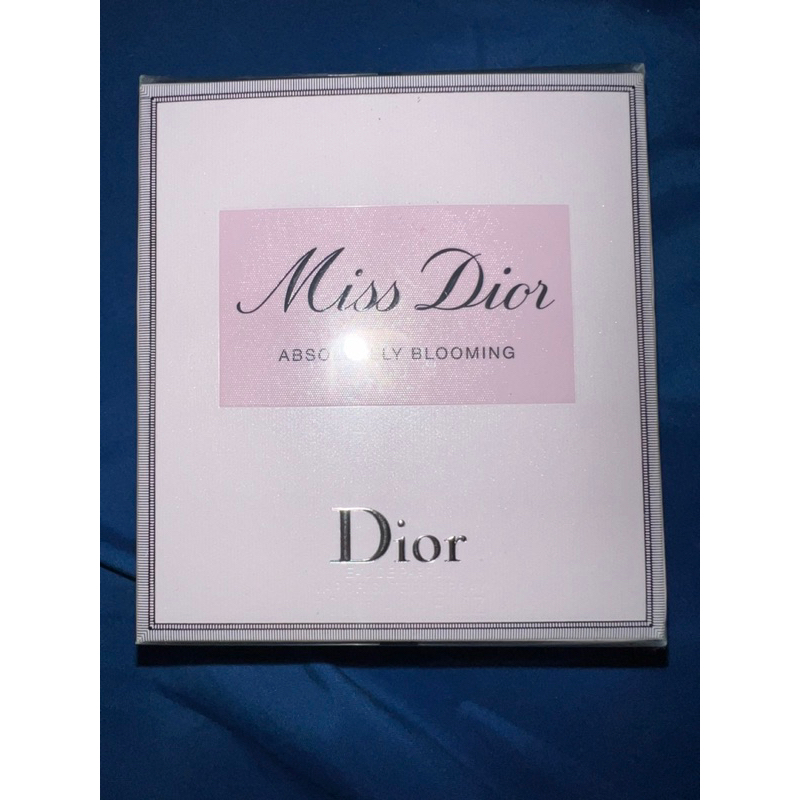 น้ำหอม-miss-dior-แท้100-ซื้อมาจากประเทศอังกฤษและมีของแถมฟรีชุดเดรสและกระเป๋าให้ฟรี