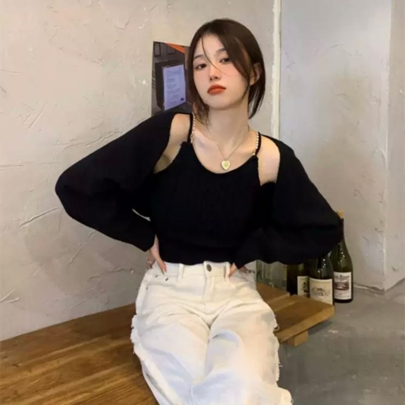 สอบถามก่อนชำระเงิน-เซ็ตเสื้อแฟชั่น-เสื้อไหมพรมสายเดี่ยวแต่งสายมุกมาพร้อมเสื้อคลุมคาร์ดิแกนผ้าไหมพรมเข้าเซทสไตล์เกาหลี