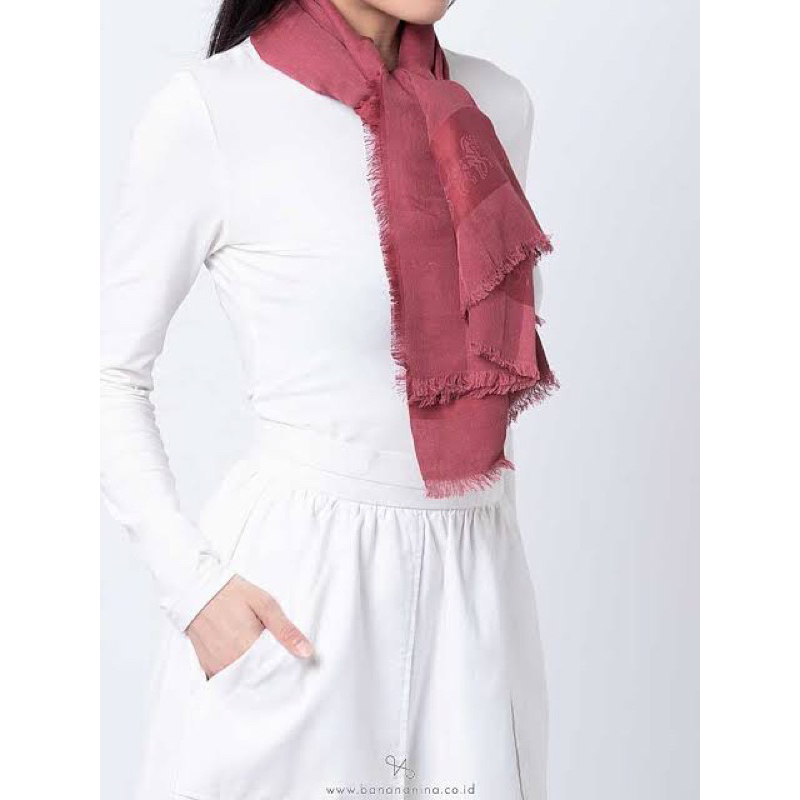 ผ้าพันคอ-สีแดง-horse-and-carriage-print-border-oversized-square-scarf-coach-89793