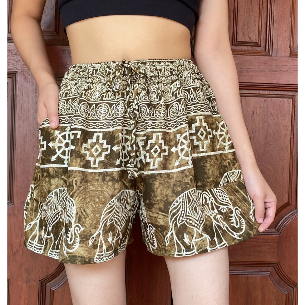 ภาพหน้าปกสินค้ากางเกงขาสั้น กางเกงลายช้าง ใส่ได้ทั้งชาย/หญิง for Women and Men Elephant pants Thai pants Shorts Short Pant