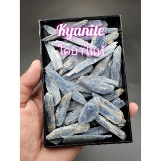 ภาพหน้าปกสินค้า💙 ไคยาไนต์ ( Kyanite ) ( ชิ้น K1- K10 )🌼 ขนาด 4-10 กรัม🌟ธรรมชาติ สีฟ้าสวยๆ ชิ้นเล็กๆ มีหลายขนาดให้เลือก ( ราคาต่อชิ้น ) ที่เกี่ยวข้อง