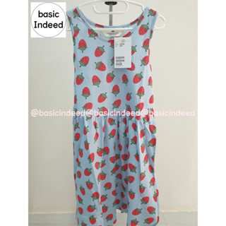 H&amp;M ชุดเด็ก เดรสเด็กผู้หญิง เดรสแขนกุด สีฟ้าอ่อน ลายสตรอว์เบอร์รี Sleeveless jersey dress LIGHT BLUE/STRAWBERRIES