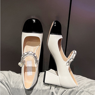 ภาพขนาดย่อสินค้าQiaoYiLuo ผู้หญิงใหม่คำ velcro pearl chain รองเท้าอารมณ์ Mary Jane retro ส้นหนา jk รองเท้าหนังขนาดเล็ก