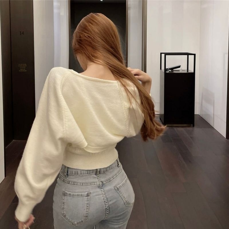 สอบถามก่อนชำระเงิน-เซ็ตเสื้อแฟชั่น-เสื้อไหมพรมสายเดี่ยวแต่งสายมุกมาพร้อมเสื้อคลุมคาร์ดิแกนผ้าไหมพรมเข้าเซทสไตล์เกาหลี
