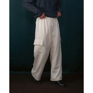 FW22/17 (LIMITED) Wide-Cargo Relaxed Pants in Light Beige | กางเกงขายาว ทรงรีแลกซ์ ขากว้าง สไตล์คาร์โก้ สีเบจอ่อน