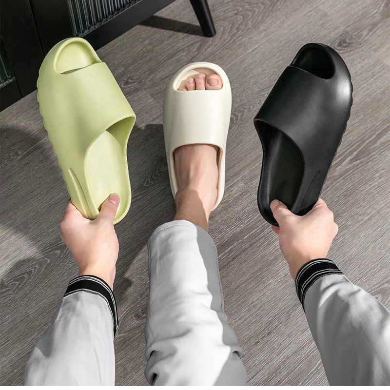 c1-พร้อมส่ง-รองเท้าแตะเพื่อสุขภาพแบบสวม-yeezy-วัสดุeva-สัมผัสเบาและนุ่มเท้า-เท้าไม่เหม็น-บรรเทาอาการปวดเท้าได้ดี