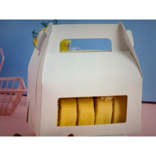 กล่องคุกกี้ หูหิ้วสีขาว ขนาด กว้าง 9 ยาว 17 สูง 9 เซนติเมตร บรรจุ 20 ใบ