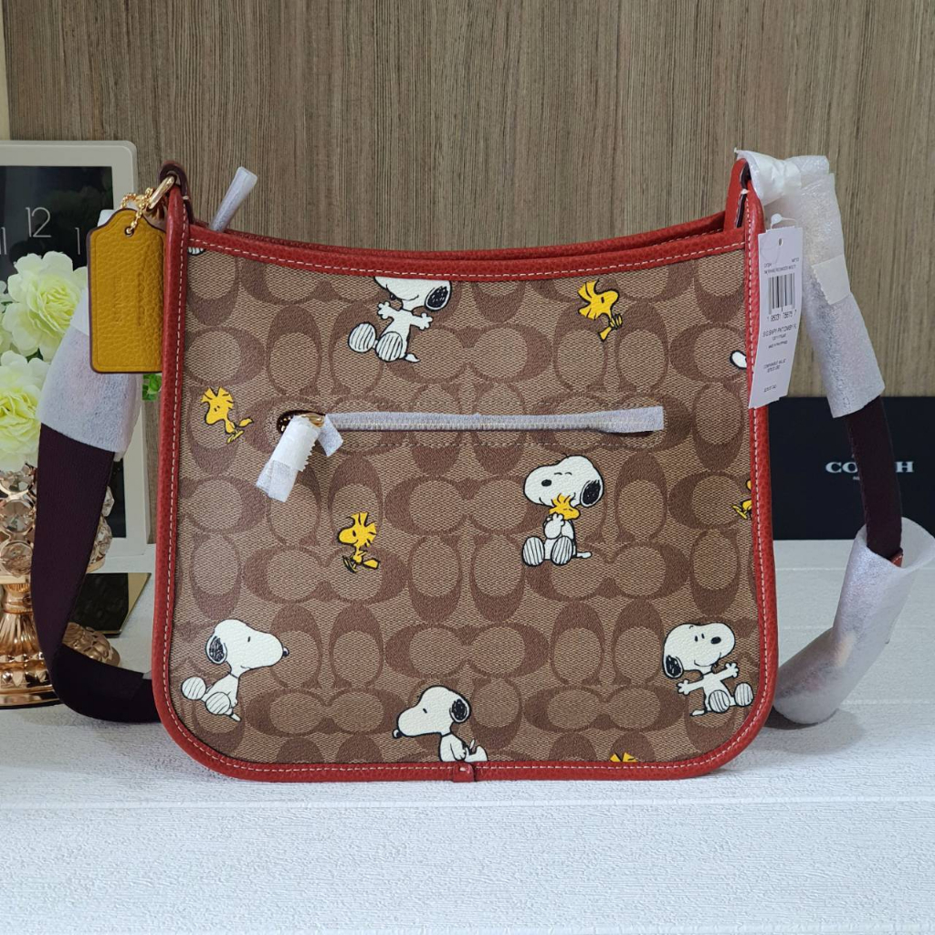 แท้-พร้อมส่ง-coach-cf294-x-peanuts-dempsey-file-bag-in-signature-canvas-with-snoopy-woodstock-print