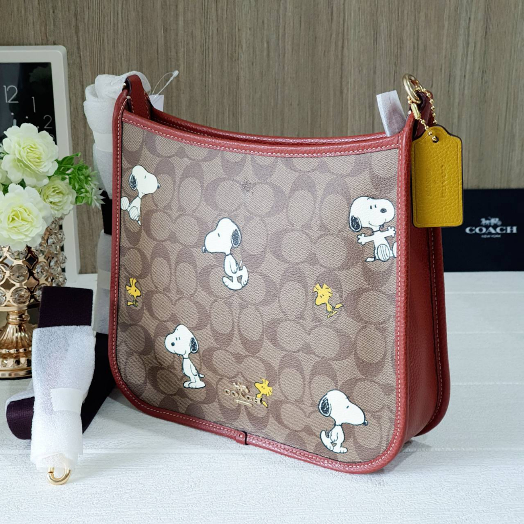 แท้-พร้อมส่ง-coach-cf294-x-peanuts-dempsey-file-bag-in-signature-canvas-with-snoopy-woodstock-print