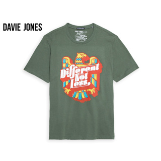DAVIE JONES เสื้อยืดพิมพ์ลาย ทรง Regular Fit สีดำ สีเขียว Graphic Print Regular fit T-shirt in green black TB0308GR BK