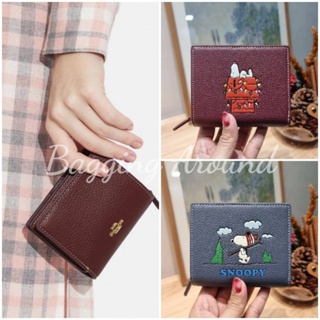 COACH × PEANUTS SNAP WALLET WITH SNOOPY LIGHTS MOTIF