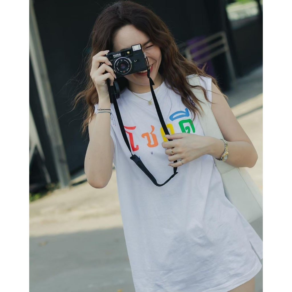 bangkok-tales-top-เสื้อยืด-แขนกุด-โชคดีสีรุ้ง-ขาว-44-pride-rainbow-ใส่code-wyekaq