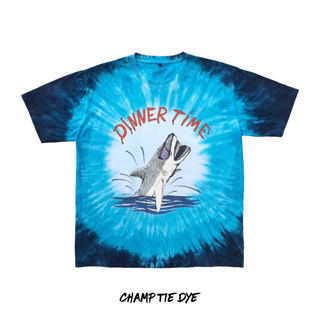 DiNNER TiME l Tie Dye Oversized T-shirt unisex เสื้อมัดย้อม โอเวอร์ไซส์ ใส่ได้ทั้งชายหญิง สีฟ้า สกรีนลายสวยๆ