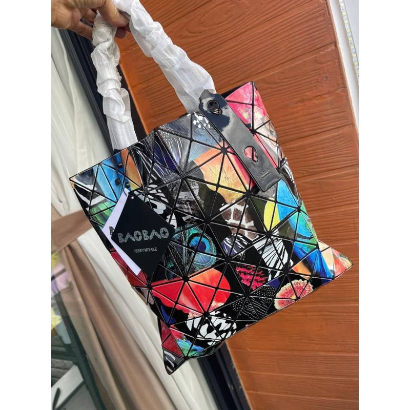 baobao-issey-miyake-creature-geo-flat-tote-bag