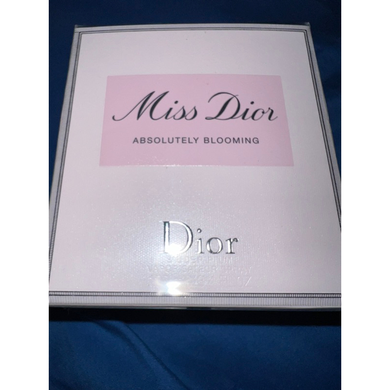 น้ำหอม-miss-dior-แท้100-ซื้อมาจากประเทศอังกฤษและมีของแถมฟรีชุดเดรสและกระเป๋าให้ฟรี