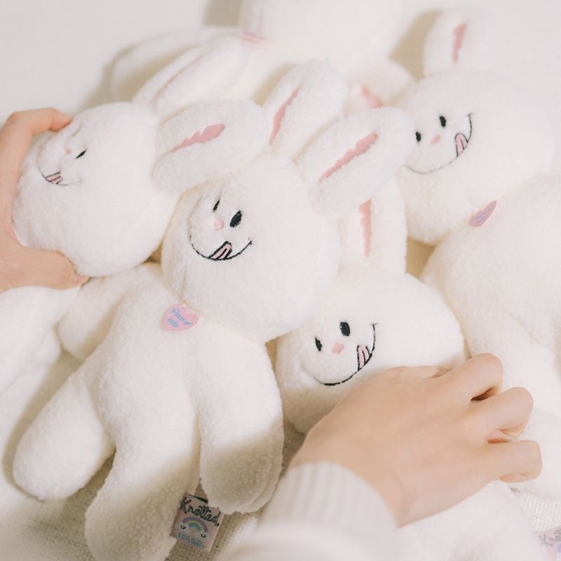 พร้อมส่ง-knotted-cream-bunny-cuddly-toy-ตุ๊กตา