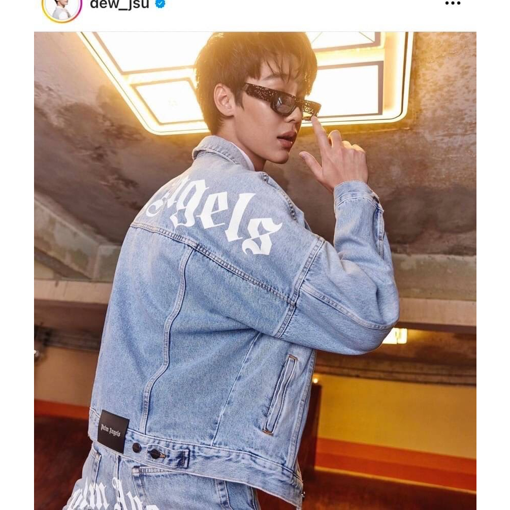 palm-angels-back-logo-print-denim-jacket-เสื้อแจ็คเก็ตยีนส์-แบรนด์ปาล์มแองเจิล-ด้านหลังสกรีนตัวหนังสือโลโก้แบรนด์