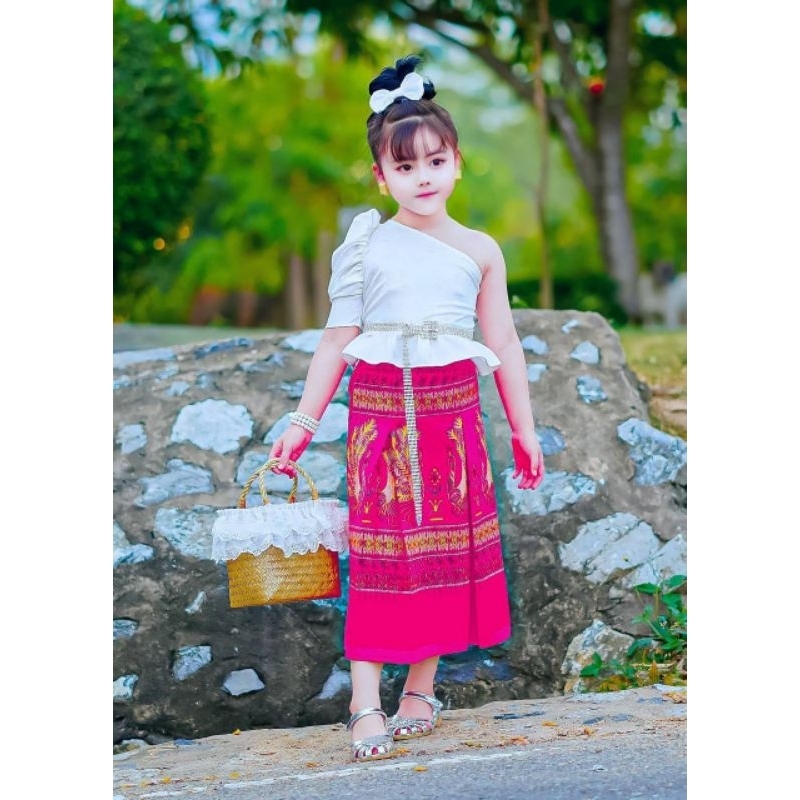 ชุดเด็กหญิงใส่รับสงกรานต์-ชุดไทยประยุกต์เสื้อปาดไหล่