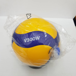 ภาพขนาดย่อของภาพหน้าปกสินค้าVolleyball Mikasa วอลเล่ย์บอล MVA300/ V300w (original มอก.รับรอง) จากร้าน warm501 บน Shopee ภาพที่ 4