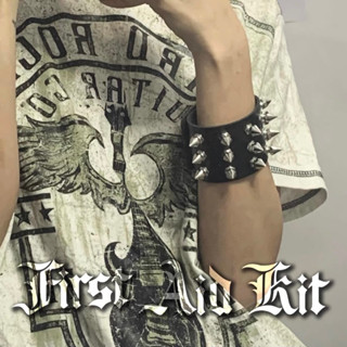 🔥Sale🔥สร้อยข้อมือหนังปักหมุดหนาม FIRST AID KIT Leather Thorn Gothic Bracelet พร้อมส่ง