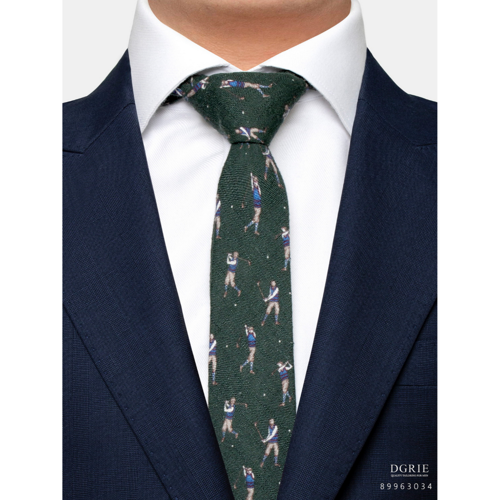 golf-sport-pattern-on-dark-green-3-inch-necktie-เนคไทสีเขียวเข้มลายกีฬากอล์ฟ