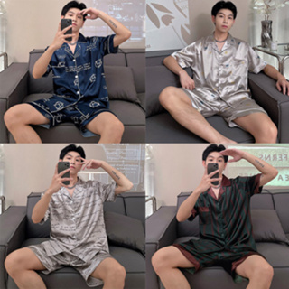 ภาพหน้าปกสินค้า(ราคาที่ถูกที่สุด)ชุดนอนเวอร์ชั่นเกาหลี， ชุดนอนผู้ชาย，ผ้าซาตินเกรดพรีเมี่ยม， 4 สไตล์，ขาสั้น+เสื้อครอป，L-3XL ซึ่งคุณอาจชอบสินค้านี้