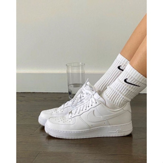 ภาพหน้าปกสินค้าพร้อมส่ง รองเท้า Nike Air Force 1 \'07 white/white แต่งตัวง่าย ของแท้100% ซึ่งคุณอาจชอบสินค้านี้