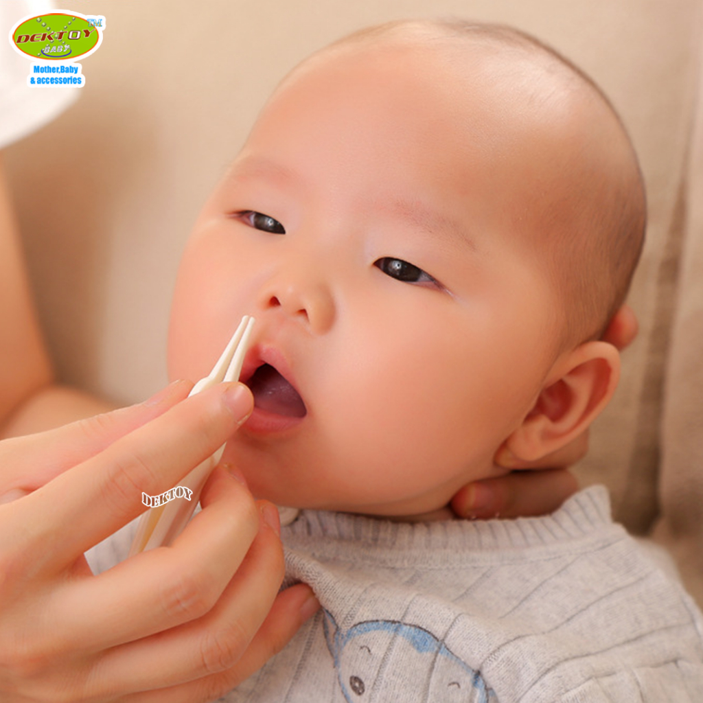 ภาพหน้าปกสินค้าPigeon พีเจ้น ที่คีบขึ้มูกแห้งทารกพีเจ้น baby tweezer จากร้าน dektoyplus บน Shopee