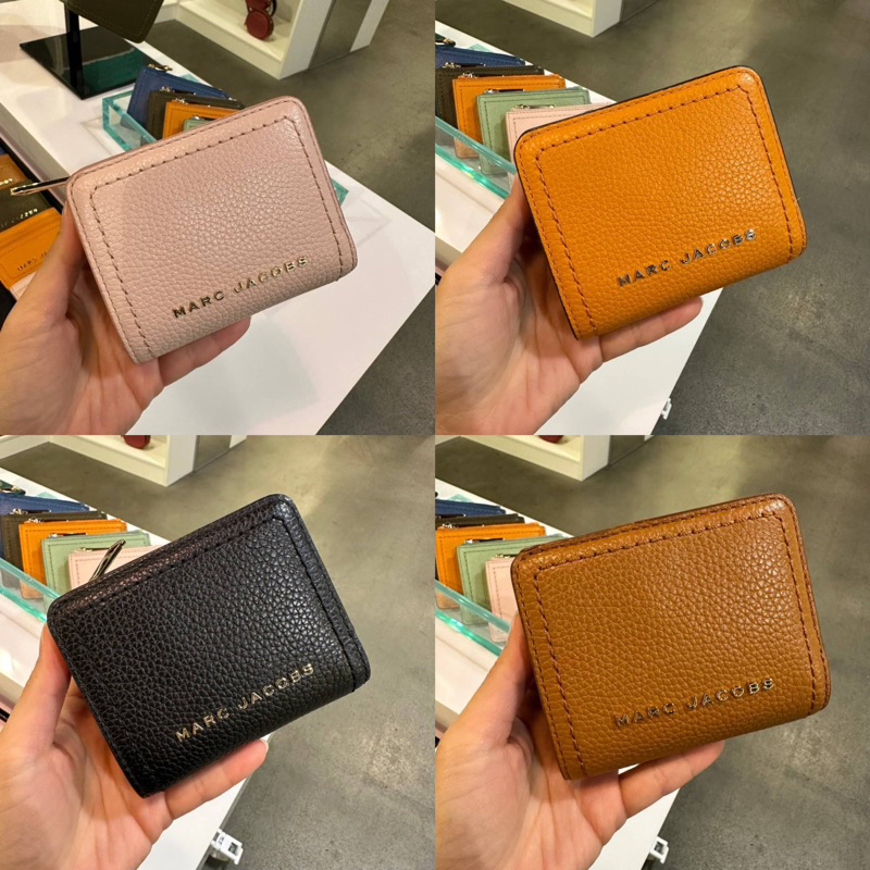 กระเป๋าสตางค์-marc-jacobs-marc-jacobs-mini-empire-city-m0014215-compact-leather-wallet