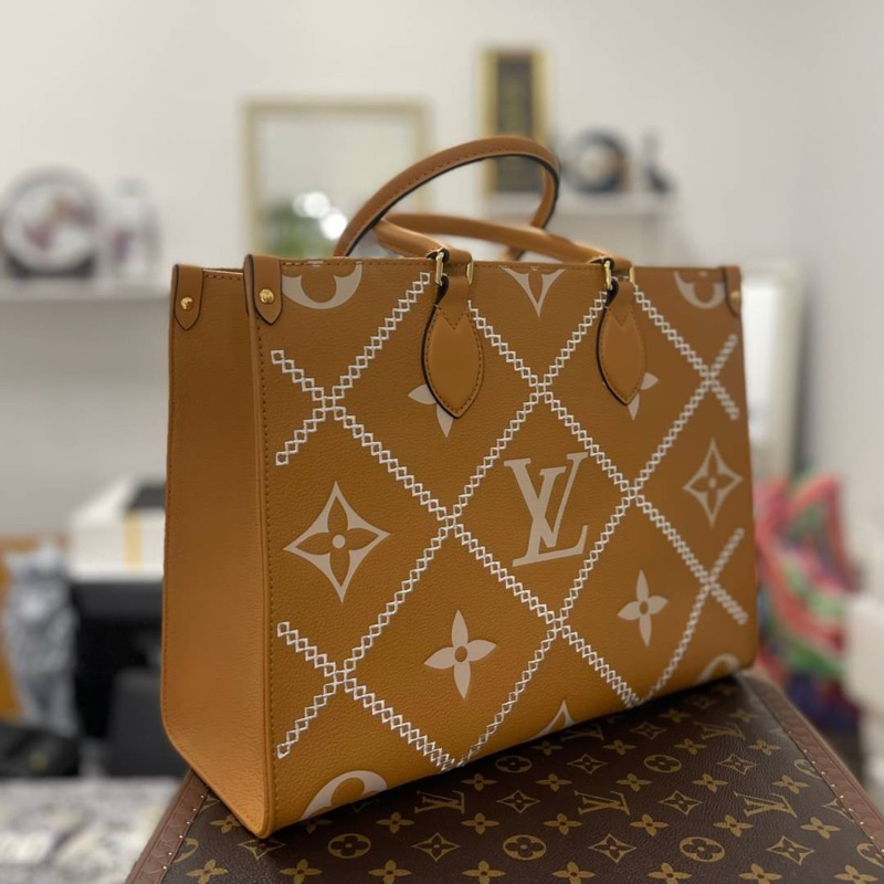 กระเป๋าแบรนด์เนม-กระเป๋าสะพาย-louis-vuitton-geant-on-the-go-mm-งานสุดสลับเเท้-สวยมาก-ทำจากหนังเเท้