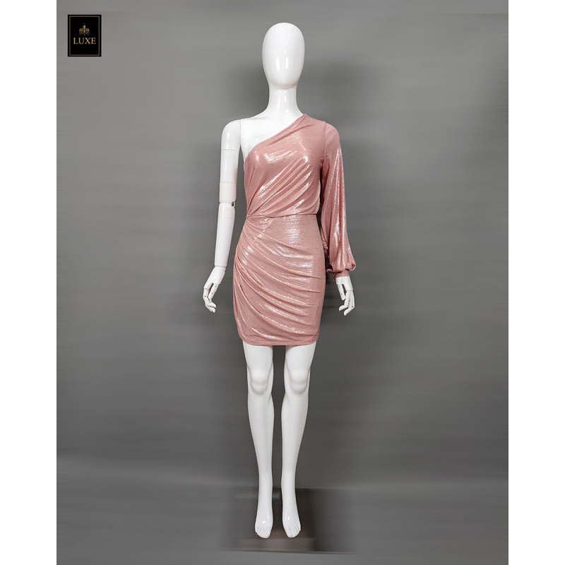 m5-dress-เดรสสั้น-ไหล่เดียว-แต่งแขนยาวข้างเดียว-สีชมพู-สีเงิน-luxe