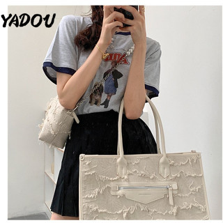 YADOU ฤดูร้อนใหม่กระเป๋าหิ้วพื้นผิวขั้นสูงพู่ไหล่อเนกประสงค์กระเป๋าความจุขนาดใหญ่ (ส่งโซ่มุก，ส่งกระเป๋าใบเล็ก)