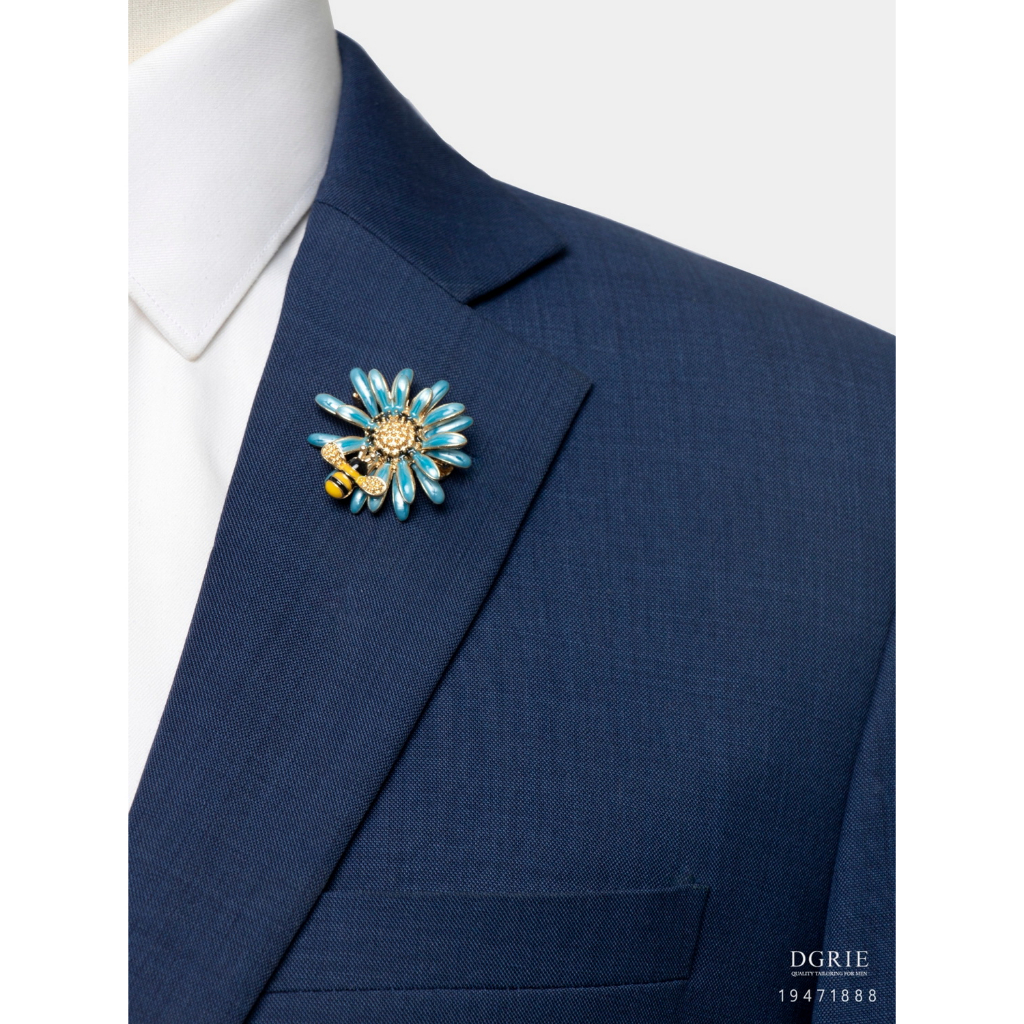 bee-on-light-blue-flower-brooch-เข็มกลัดผึ้งบนดอกไม้สีฟ้า