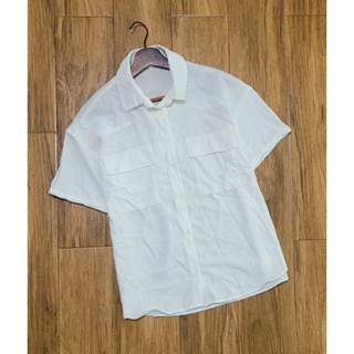 🔥Sale🔥 เสื้อเชิ้ตผ้าชีฟองสีขาว มีกระเป๋าหน้า2ข้าง (ไม่มีป้ายแบรนด์)