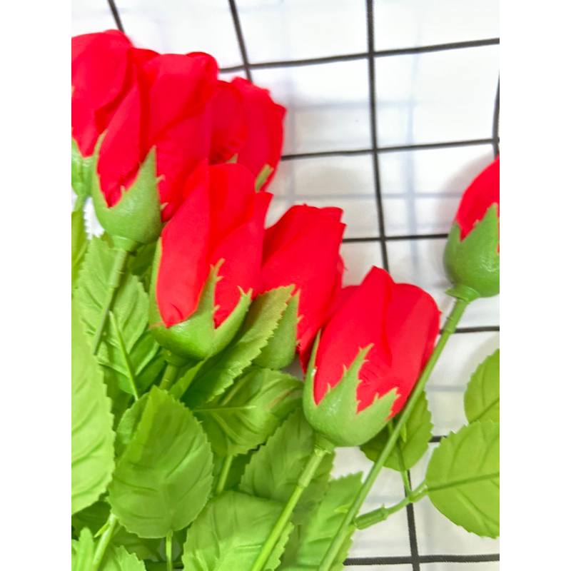 กุหลาบแดง-ดอกกุหลาบปลอมสีแดง-ของขวัญ-ช่อดอกไม้