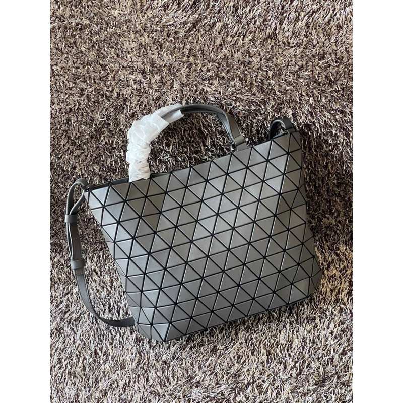 bao-bao-issey-miyake-crystal-matte-large-tote-bag