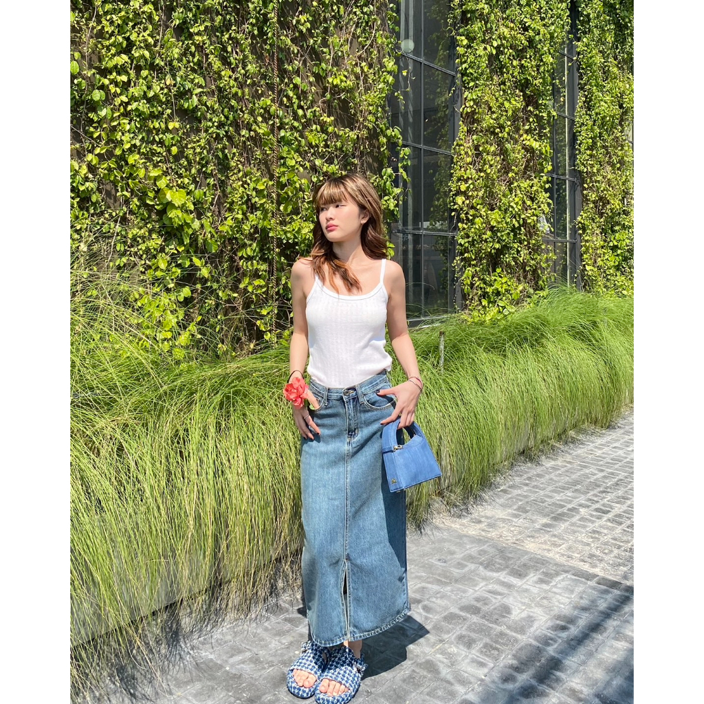 chuuchop-พร้อมส่ง-c7966-vivie-denim-skirt-กระโปรงทรงเอผ่าหน้า