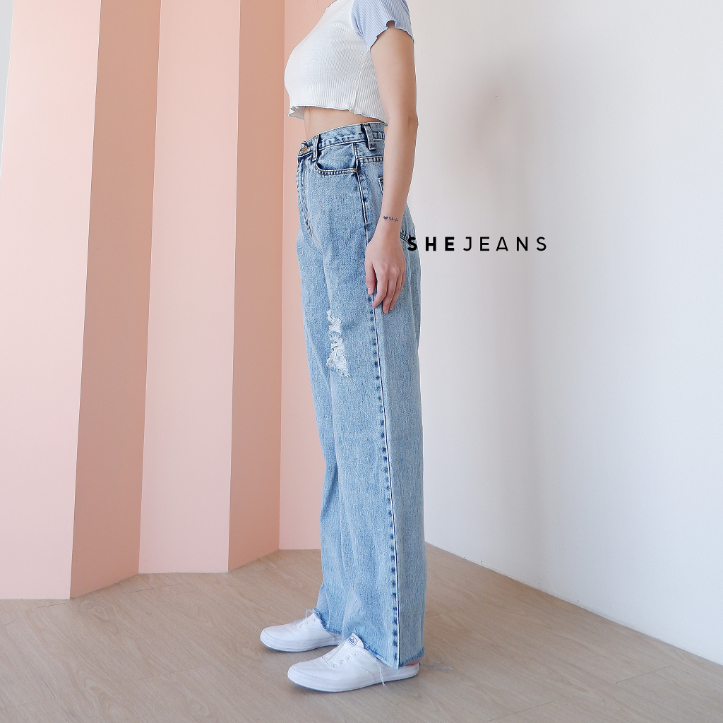 ภาพหน้าปกสินค้ากางเกงยีนส์เอวสูงกระบอกใหญ่ ขาดเข่า จากร้าน sheisjeans บน Shopee