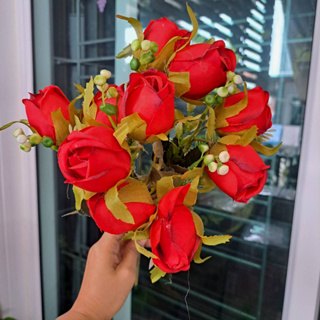 ดอกกุหลาบ (NEW red roseดอกกุหลาบตูมดอกใหญ่สีแดง1ช่อ มี 10ดอก+ดอกแซม) ดอกกุหลาบตูมดอกใหญ่ คุ้มค่า ราคาถูก