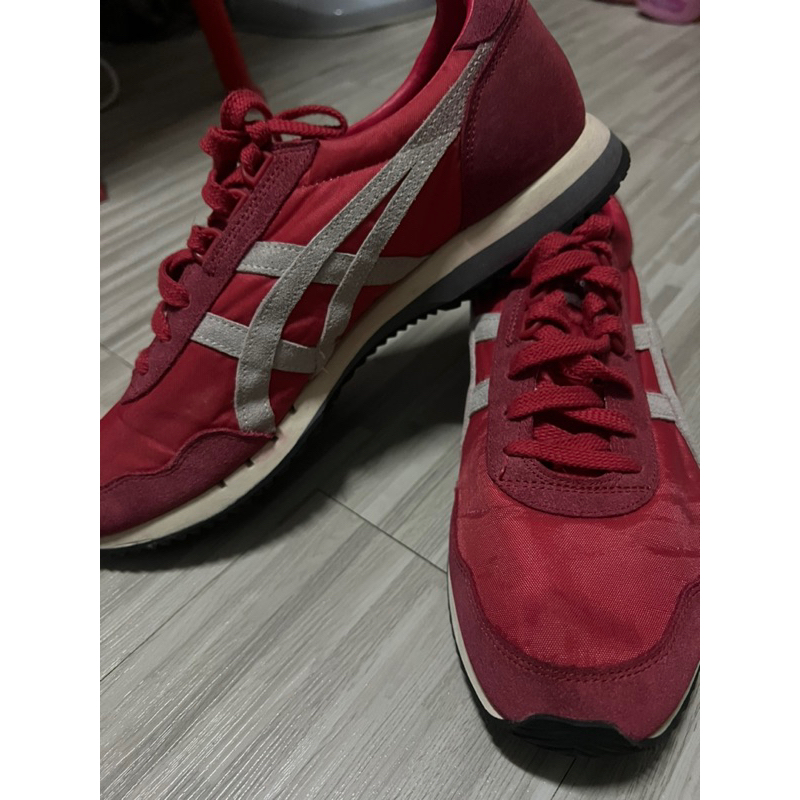 tiger-onitsuka-ของแท้สีแดง-มือ2-เบอร์43-พื้นยางเต็มแต่เก่าเก็บมากกว่าค่ะ