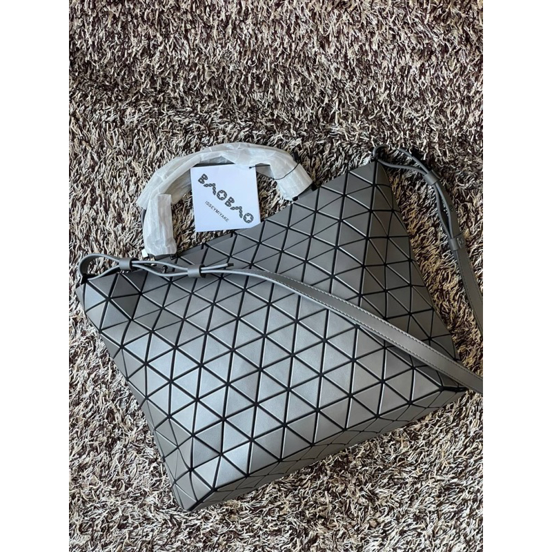 bao-bao-issey-miyake-crystal-matte-large-tote-bag