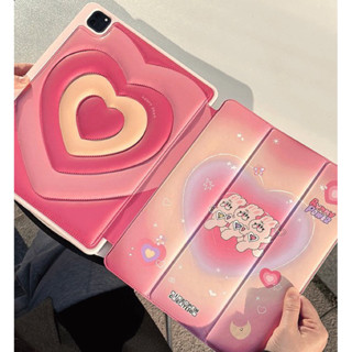 [ พร้อมส่ง💕] เคสไอแพด NINEOPEN IPAD CASE นุ่มๆ ลายหัวใจ สีชมพู น่ารักมากก หนานุ่ม น่ารักมากก