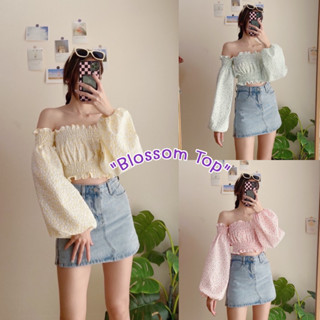 Blossom Top | เสื้อครอปเกาะอกต่อแขนบอลลูน