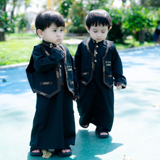 ภาพหน้าปกสินค้าโต๊ปเด็กผู้ชายมุสลิมพร้อมเสื้อกั๊ก by67 (คละลายปัก) เด็กเดือน-เด็กโต ที่เกี่ยวข้อง