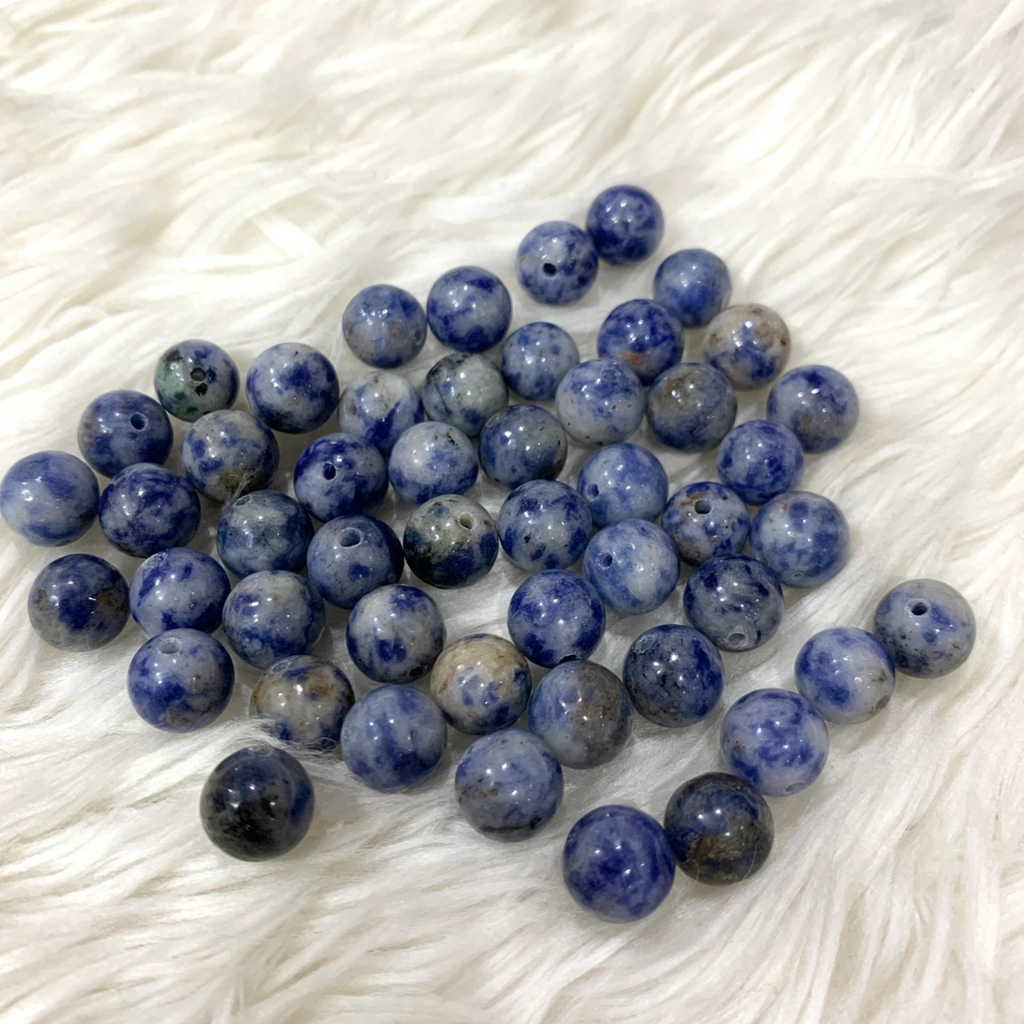 แบ่งขาย-1-3-เม็ด-โซดาไลท์-สีอ่อน-sodalite-หินนำโชค-หินมงคล-หินธรรมชาติ-หินแบ่งขาย-ราคาต่อเม็ด